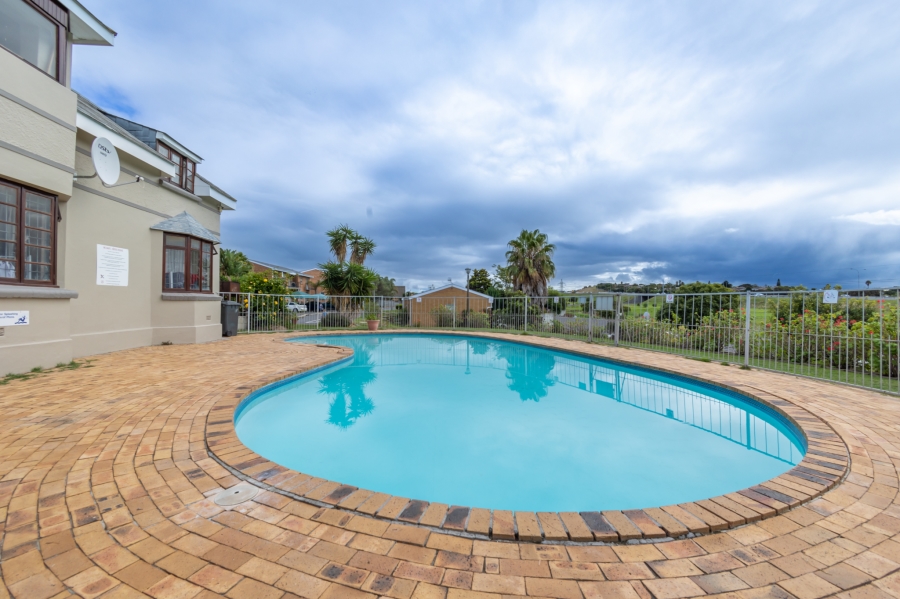 2 Bedroom Property for Sale in Oakglen Western Cape